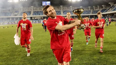 Aleksandar Katai i saigrači sa peharom Kupa Srbije (©Starsport)