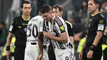 Džonatan Dejvid i Dušan Vlahović (©AFP)