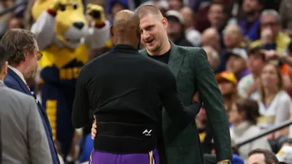 Lebron Džejms i Nikola Jokić (AFP)