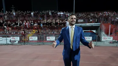 Dušan Tadić sa navijačima Ajaksa (©Starsport)
