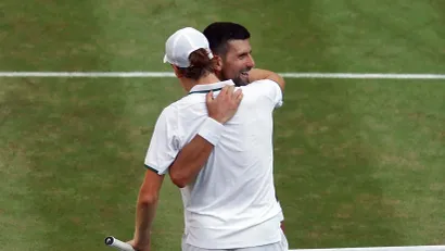 Novak Đoković i Janik Siner (Reuters)