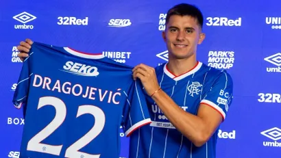 Vanja Dragojević na promociji (©Twitter/Glazgov Rendžers)