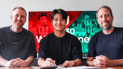 Jung Vu Seol na potpisivanju za Augzburg (©FCAugsburg)