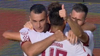 Stefan Dražić proslavlja gol sa saigračima (©YouTube)