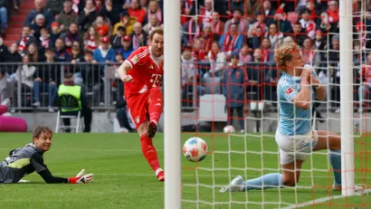 Hari Kejn (Bajern) šutira na gol Union Berlina