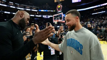 Lebron Džejms i Stef Kari (AFP)