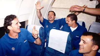 Slavlje u avionu prilikom povratka (N. Paraušić/MN Press)