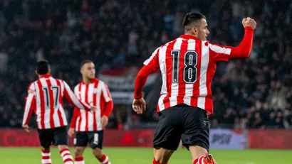 Filip Kostić (©STEFAN KOOPS / EYE4IMAGES/DeFodi Images. PSV vs SC HEERENVEEN)