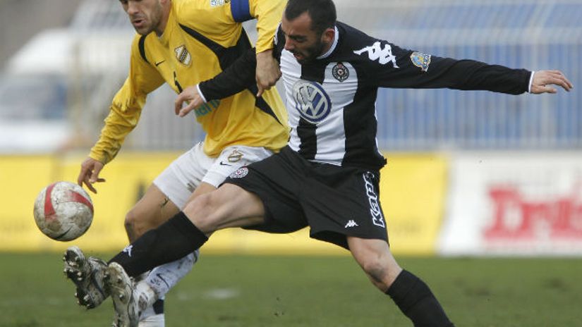 "Tubić u duelu sa Lazetićem na meču Partizan - Čukarički 2007."