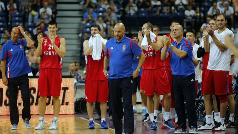 "Aleksandar Đorđević sa košarkašima Srbije"