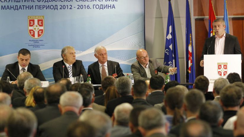 "Fudbalski savez Srbije na raskrsnici"