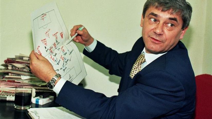 "Santrač objašnjava taktiku pre meča sa Češkom 1996. godine"