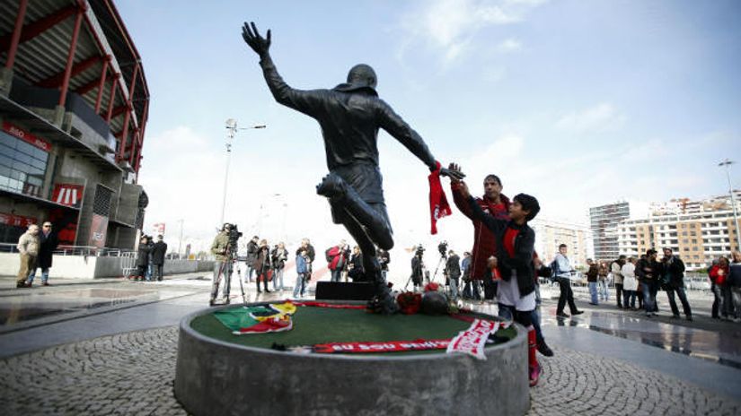 "Euzebiova statua ispred stadiona Benfike"
