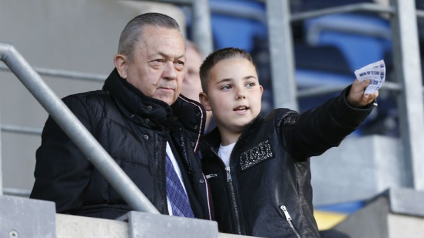 "Dejvid Saliven i njegov sin 2012. godine"