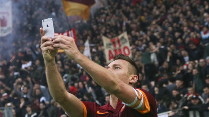 "Toti pravi selfi pred navijačima Rome"