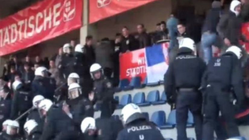 "Sukob policije i navijača Srbije"
