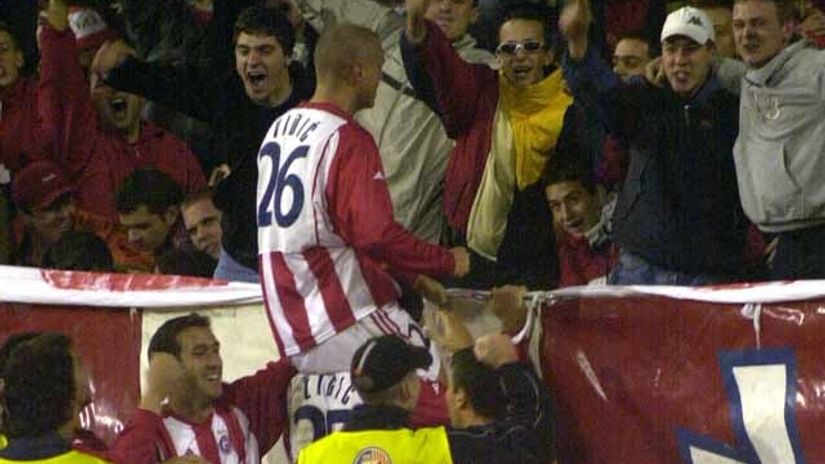 "Vidić slavi na severnoj tribini"