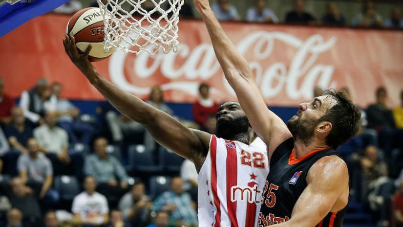 "Čarls Dženkins (Crvena zvezda) i Mirza Begić (Cedevita)"