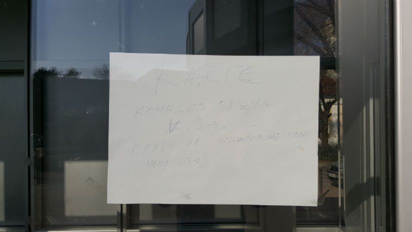 "Blagajna ispred dvorane i natpis: Karata više nema"
