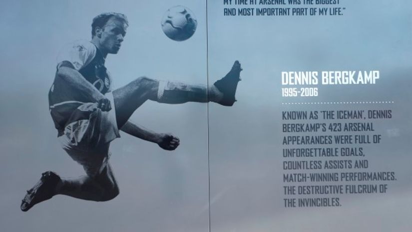"Fotografija Denisa Bergkampa na Emirejts stadionu"