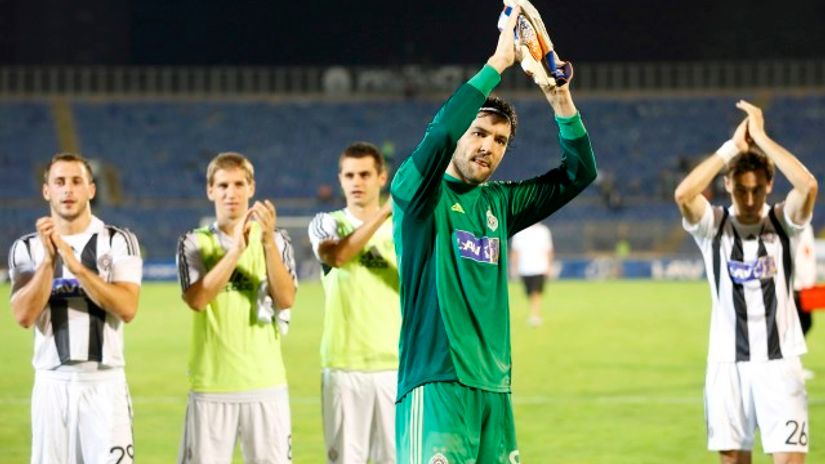 "Vladimir Stojković aplaudira Grobarima"