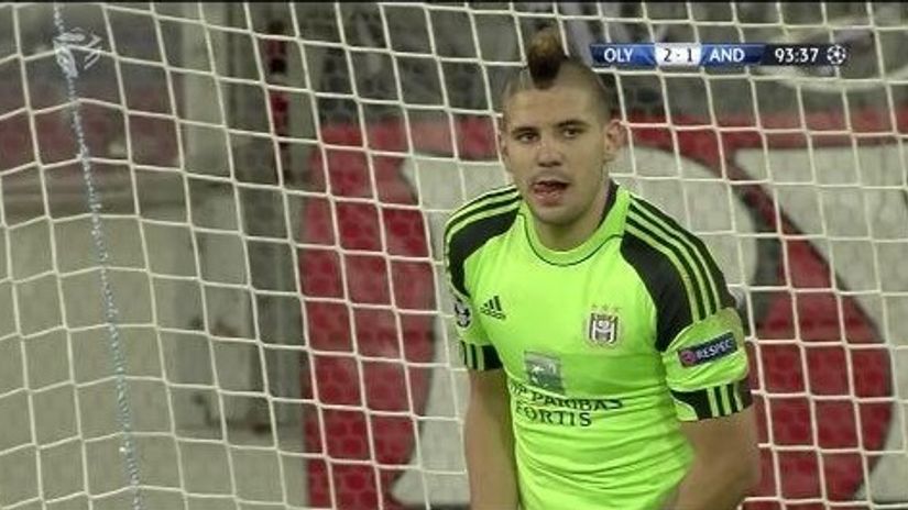"Aleksandar Mitrović u neuobičajenoj garderobi"