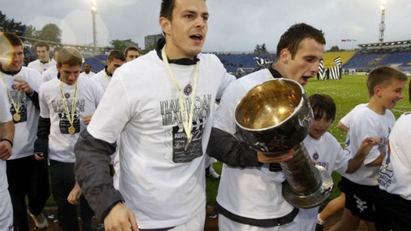 "Jovanovići - Branislav i Marko slave Partizanovu titulu 2010."