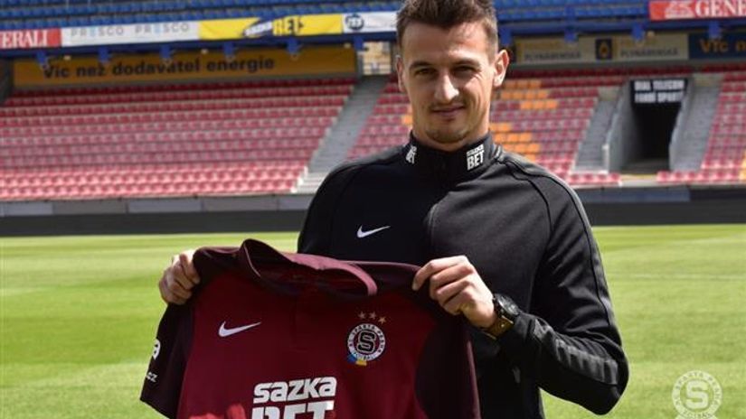 "Vukadinović sa Spartinim dresom"