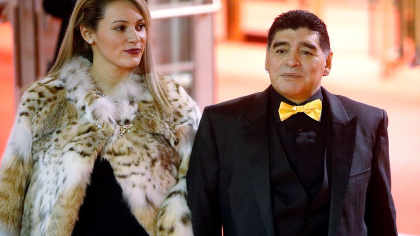 "Maradona sa devojkom"