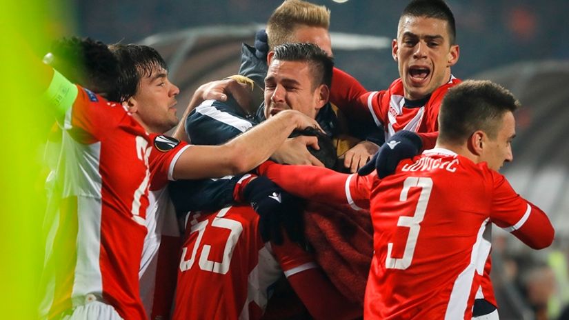 Fudbaleri Crvene zvezde proslavljaju pobedu nad Kelnom 