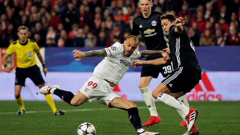 Sandro Ramirez (Sevilja) i Nemanja Matić (Mančester junajted)