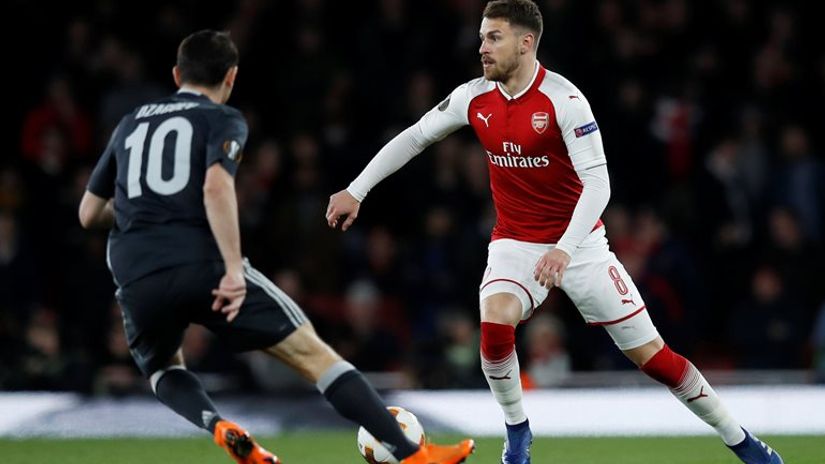 Alan Dzagojev (CSKA Moskva) i Aron Remzi (Arsenal)