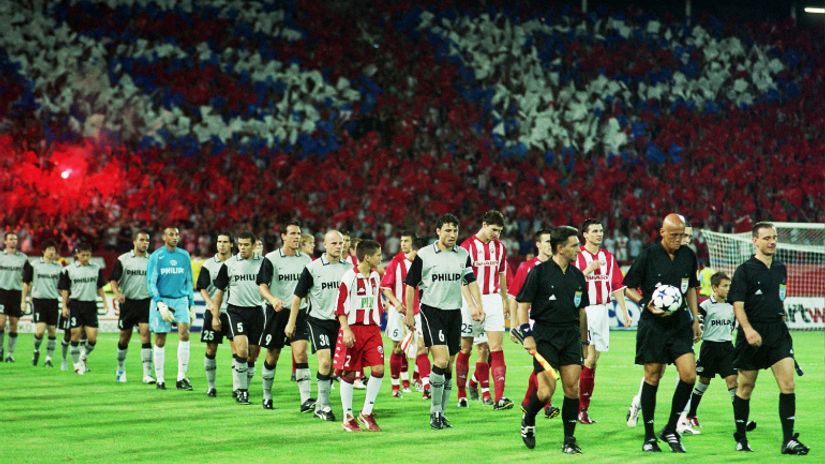 Detalj pre duela između Crvene zvezde i PSV Ajndhovena leta 2004. godine