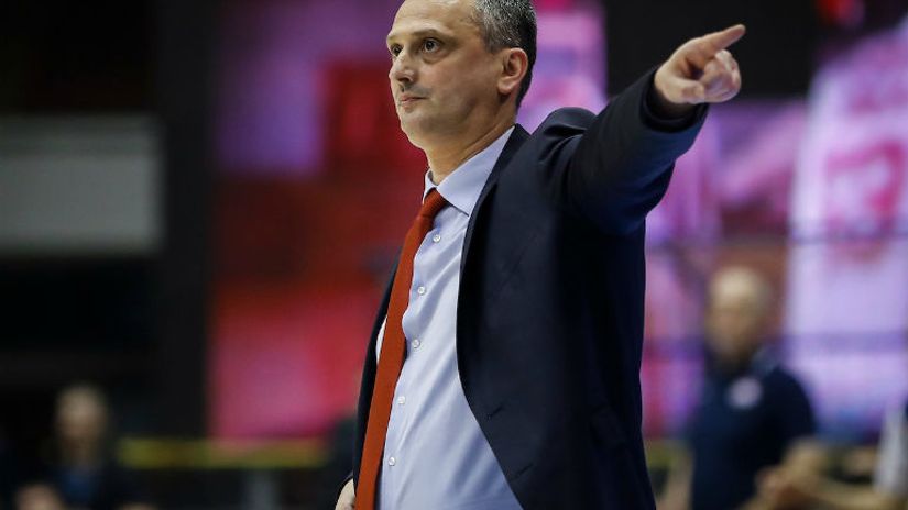 Hajd svi na trčanje oko dvorane
