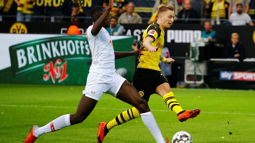 Dajo Upamekano (RB Lajpcig) i Marko Rojs (Dortmund) 