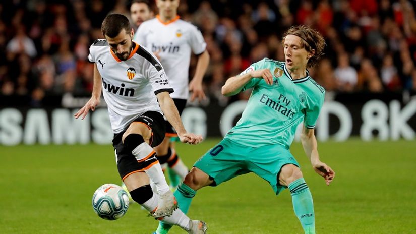 Hoze Gaja (Valensija) i Luka Modrić (Real Madrid) 