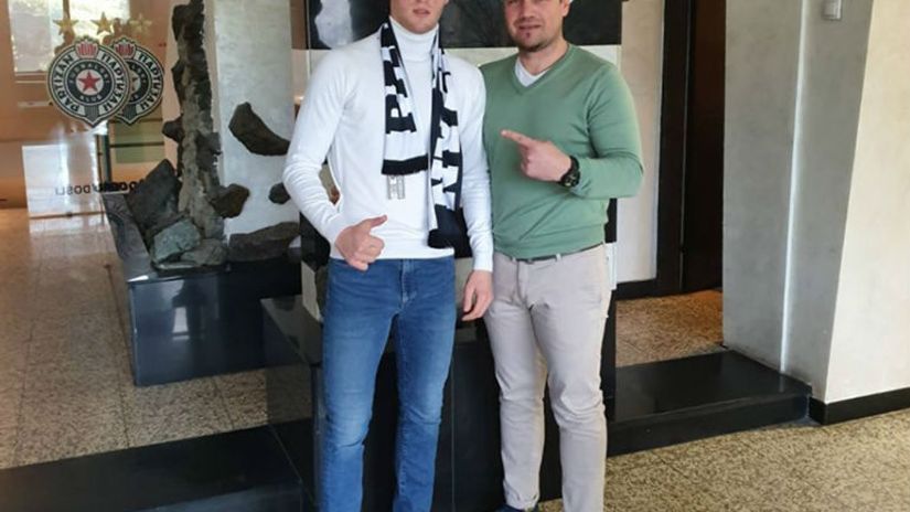 Ognjen Đurković u društvu agenta Bojana Ostojića