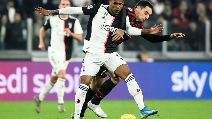 Daglas Kosta (Juventus) i Đakomo Bonaventura (Milan)