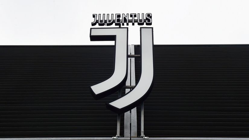 Grb Juventusa ispred Alijanc stadiona u Torinu 