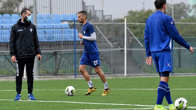 Stefan Milić na treningu Budućnosti (©AFP)