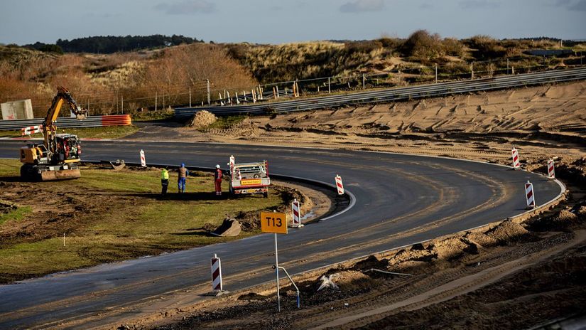 Sređivanje piste u Zantfortu (©AFP)