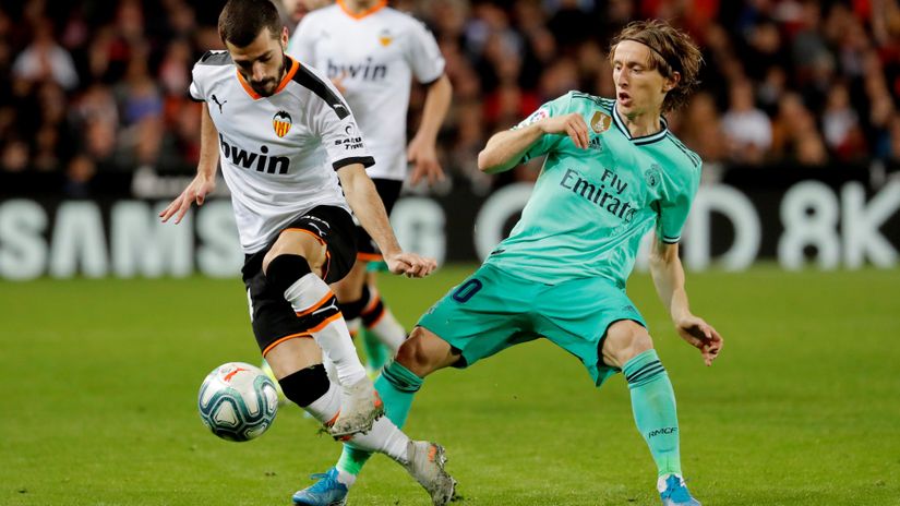 Hoze Gaja (Valensija) i Luka Modrić (Real Madrid)