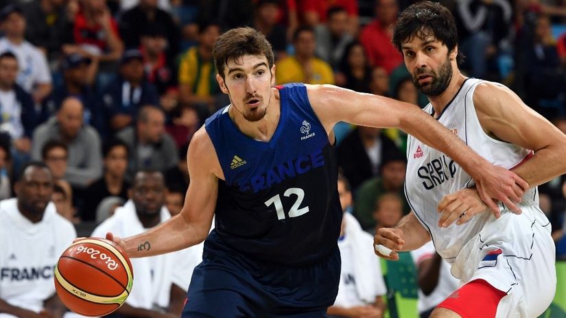 Nando de Kolo i Miloš Teodosić (©AFP)