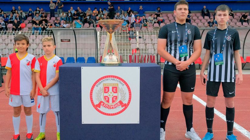 Pehar koji sleduje pobedniku Kupa Srbije (©Starsport)