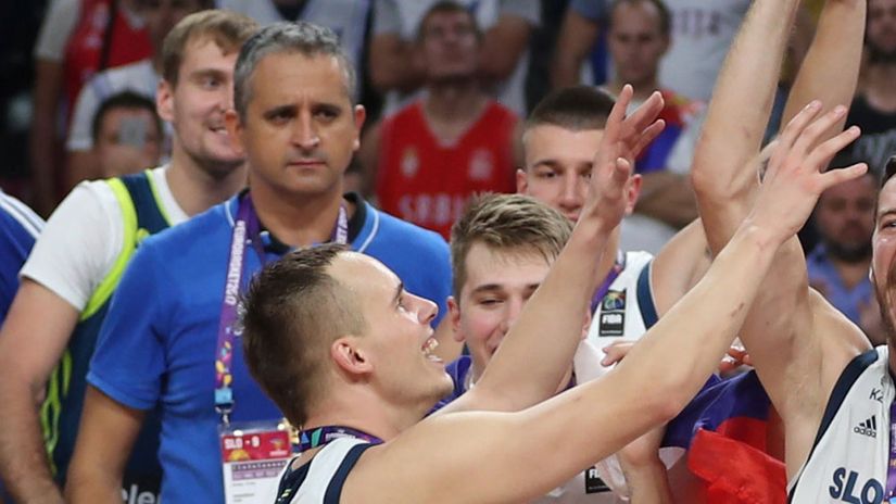 Kokoškov i Prepelič nakon osvajanja Eurobasketa 2017 (©Reuters)