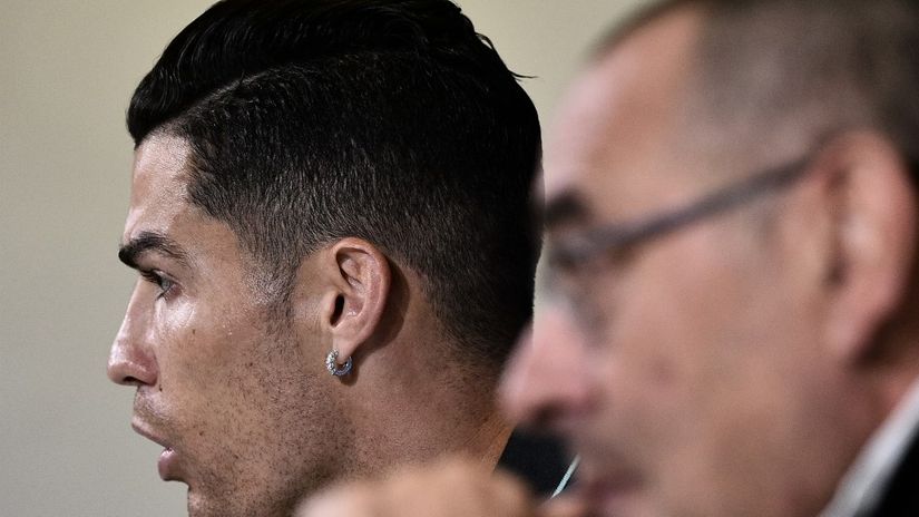 Kristijano Ronaldo i Mauricio Sari, © AFP