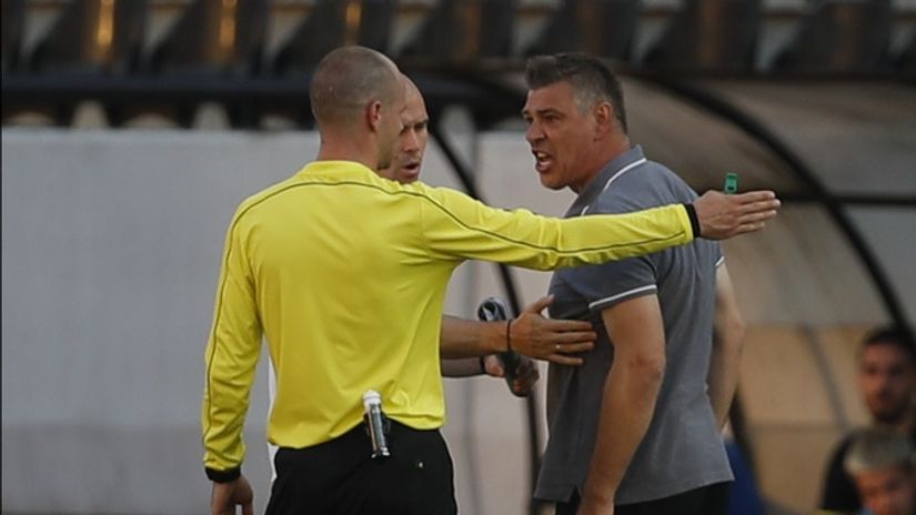 Savo Milošević i sudija Vitić (© FK Partizan)