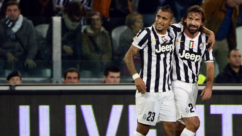 Vidal i Pirlo (AFP)