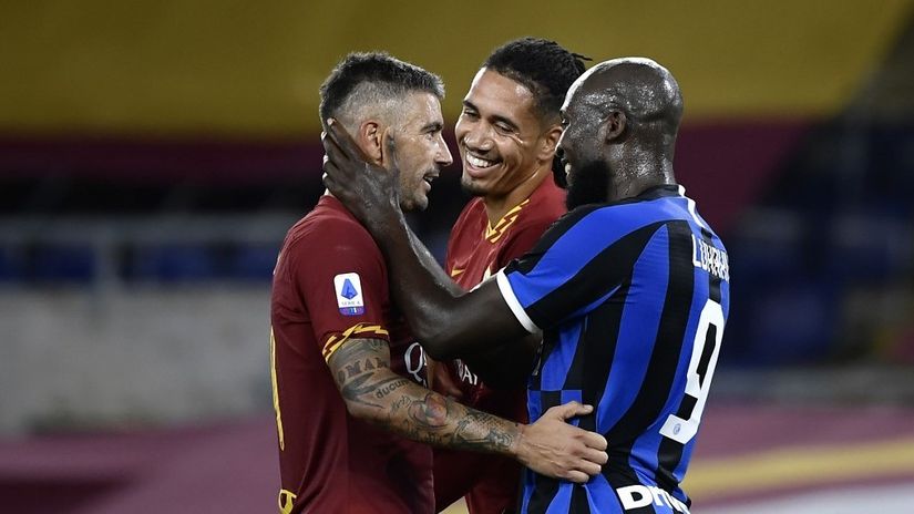 Ubuduće saigrači: Aleksandar Kolarov i Romelu Lukaku (©AFP)