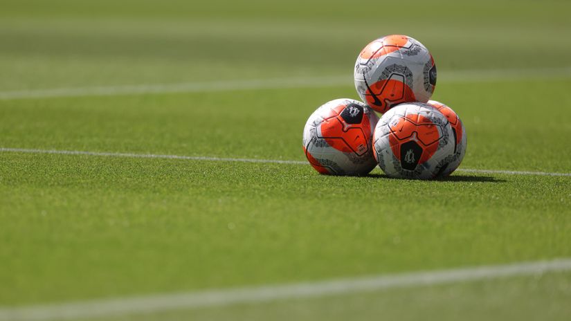 Premijer liga zapretila klubovima: Fudbal neće stati zbog korone, igraće se i ako u protokolu bude 14 igrača